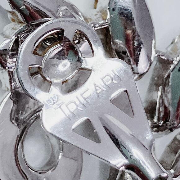 Vintage Signed Crown Trifari Mid Century Silver Tone Rhinestone Clip On Earrings - Picture 7 of 11